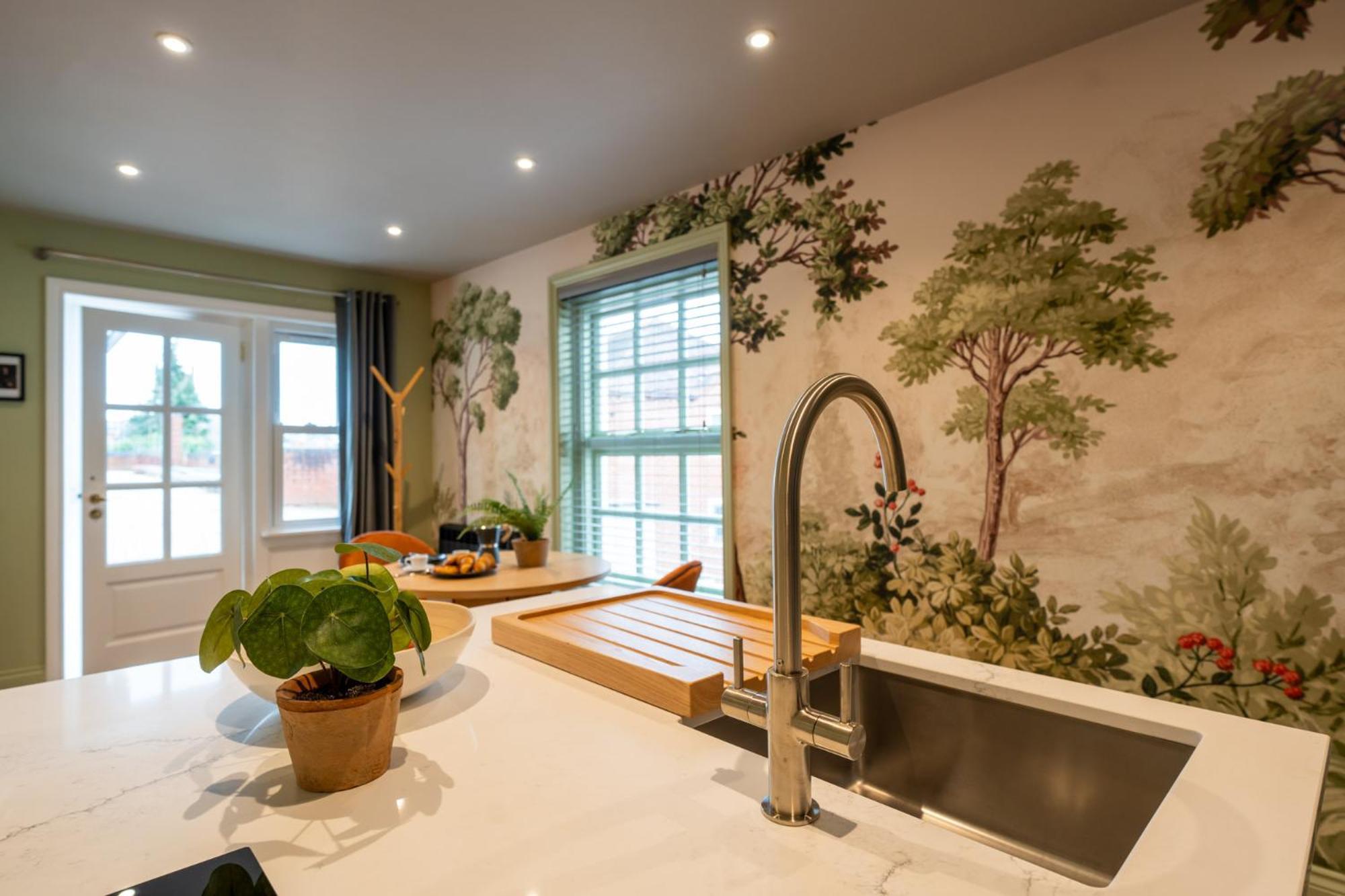 Commandery Vaults - Luxury Apartment In City Centre With Sky Tv Worcester Exterior photo