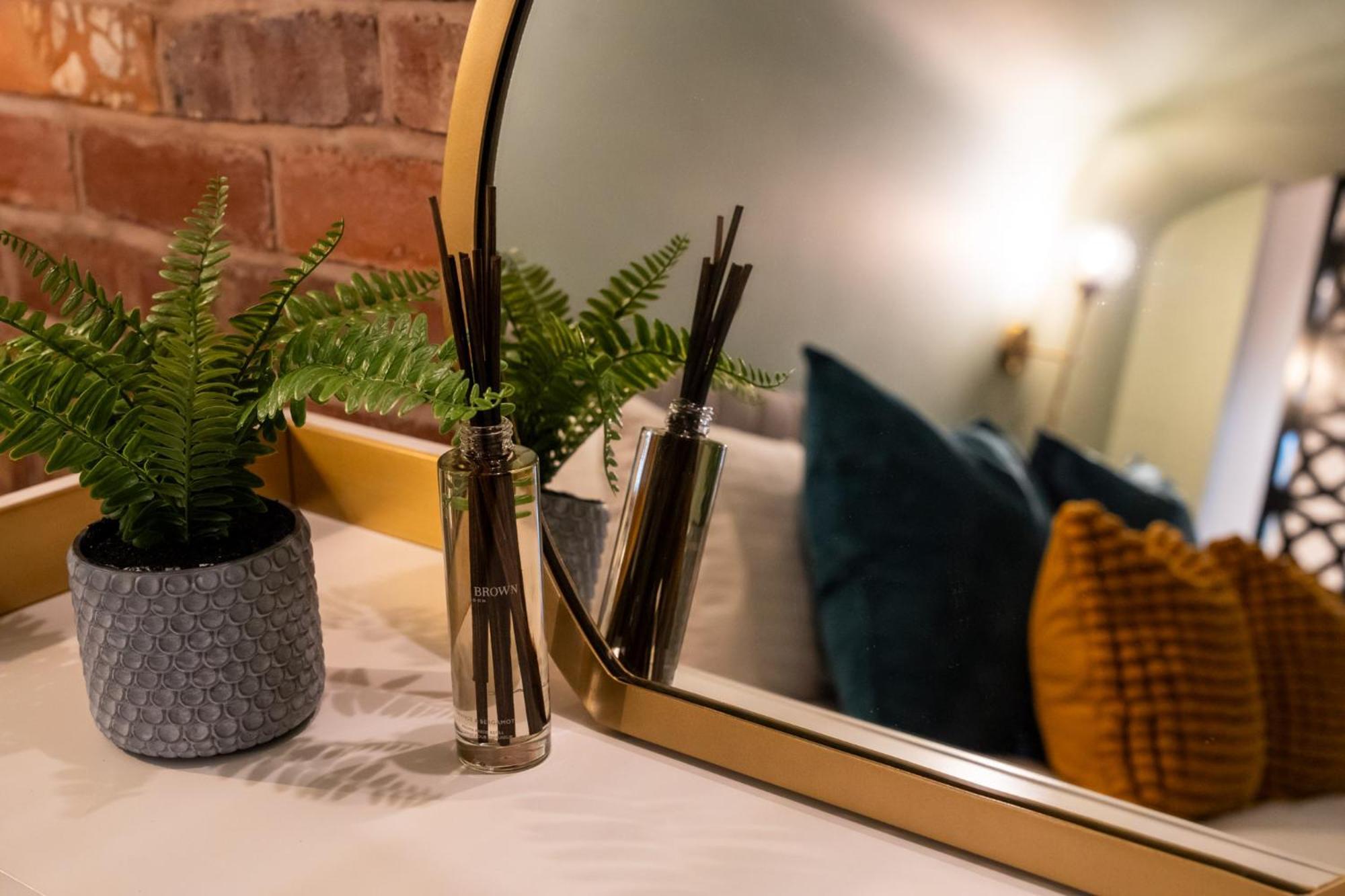 Commandery Vaults - Luxury Apartment In City Centre With Sky Tv Worcester Exterior photo