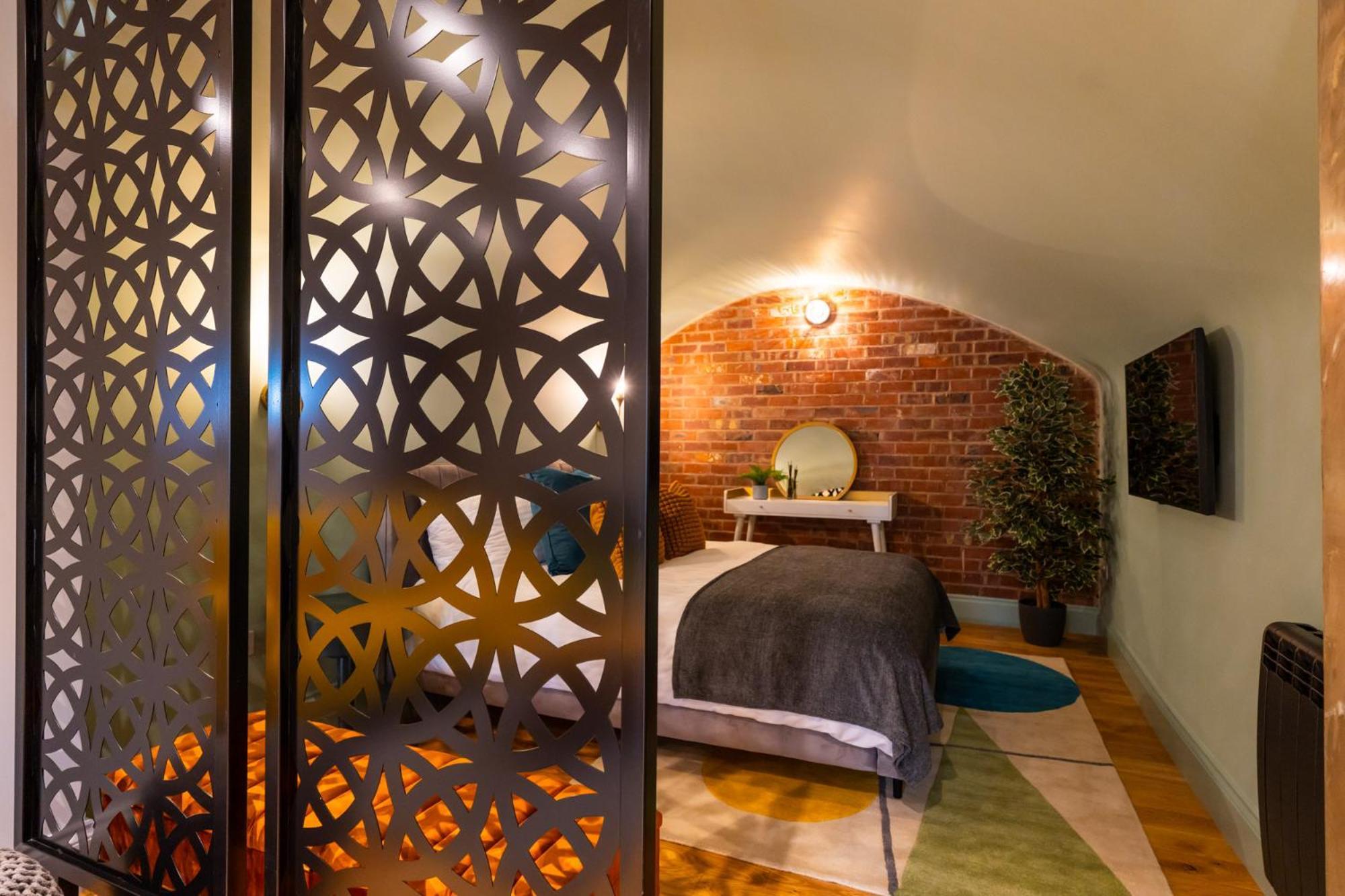 Commandery Vaults - Luxury Apartment In City Centre With Sky Tv Worcester Exterior photo
