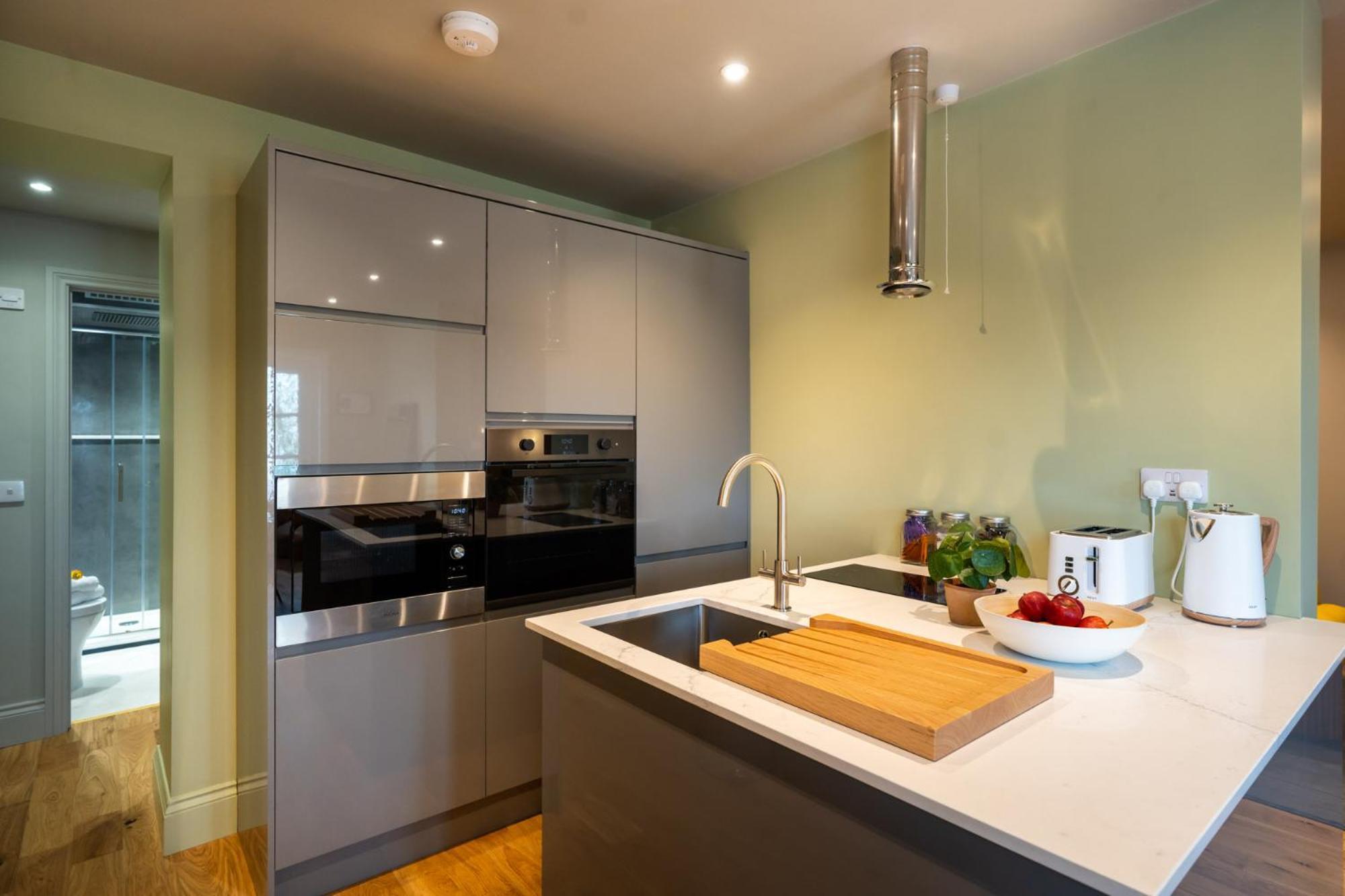 Commandery Vaults - Luxury Apartment In City Centre With Sky Tv Worcester Exterior photo