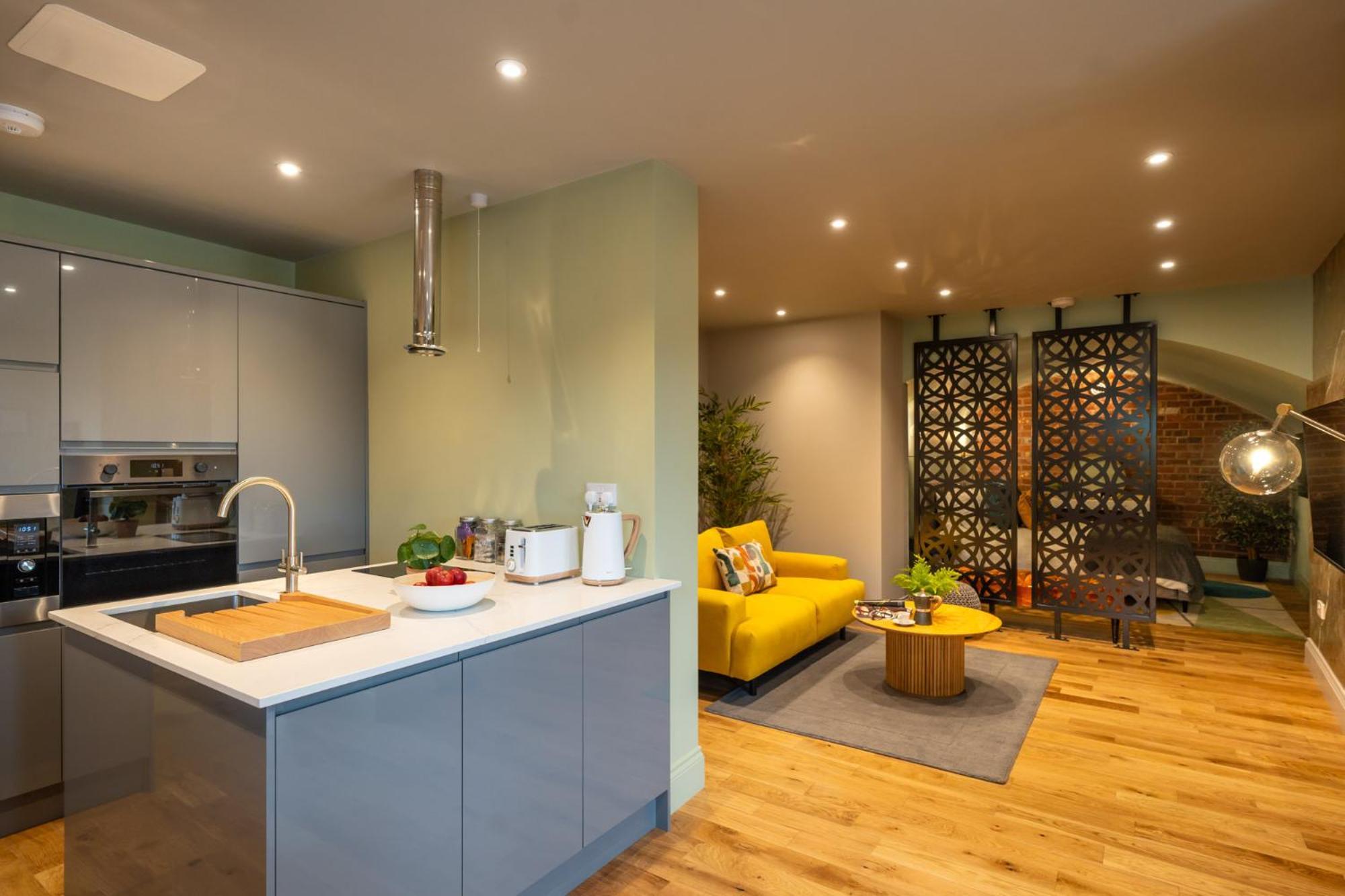 Commandery Vaults - Luxury Apartment In City Centre With Sky Tv Worcester Exterior photo