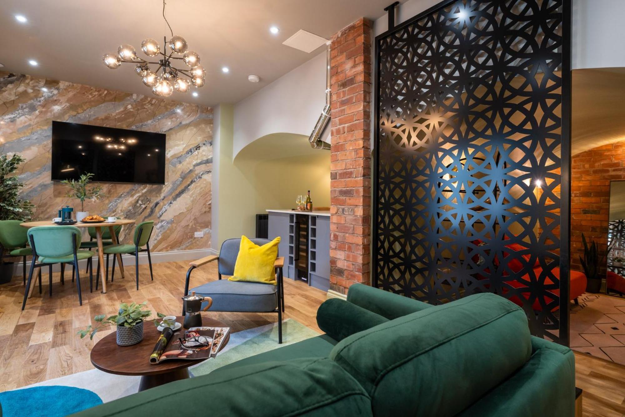 Commandery Vaults - Luxury Apartment In City Centre With Sky Tv Worcester Exterior photo