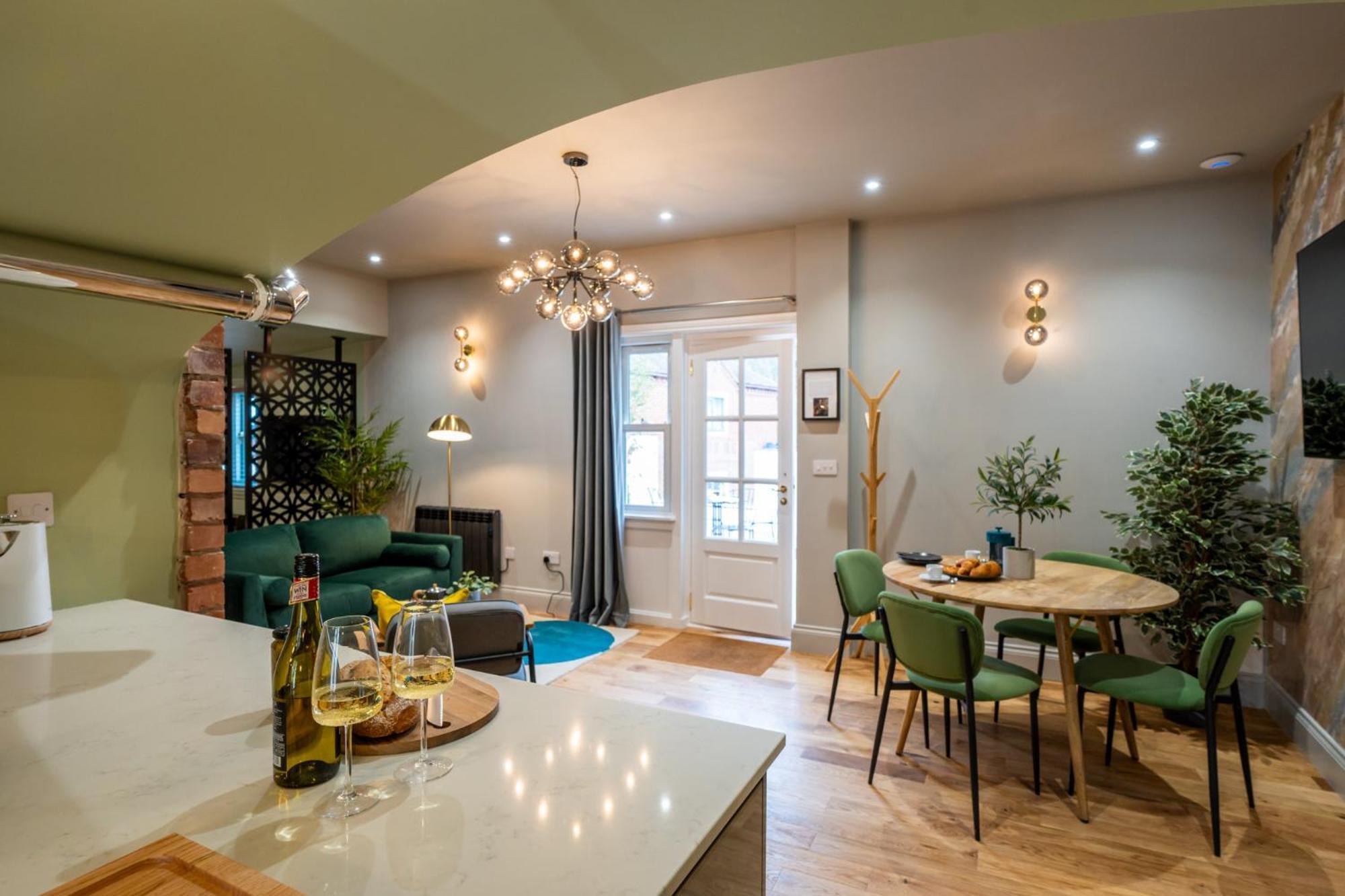 Commandery Vaults - Luxury Apartment In City Centre With Sky Tv Worcester Exterior photo