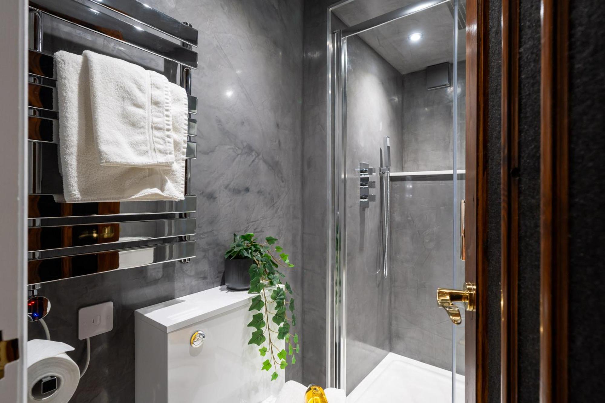 Commandery Vaults - Luxury Apartment In City Centre With Sky Tv Worcester Exterior photo