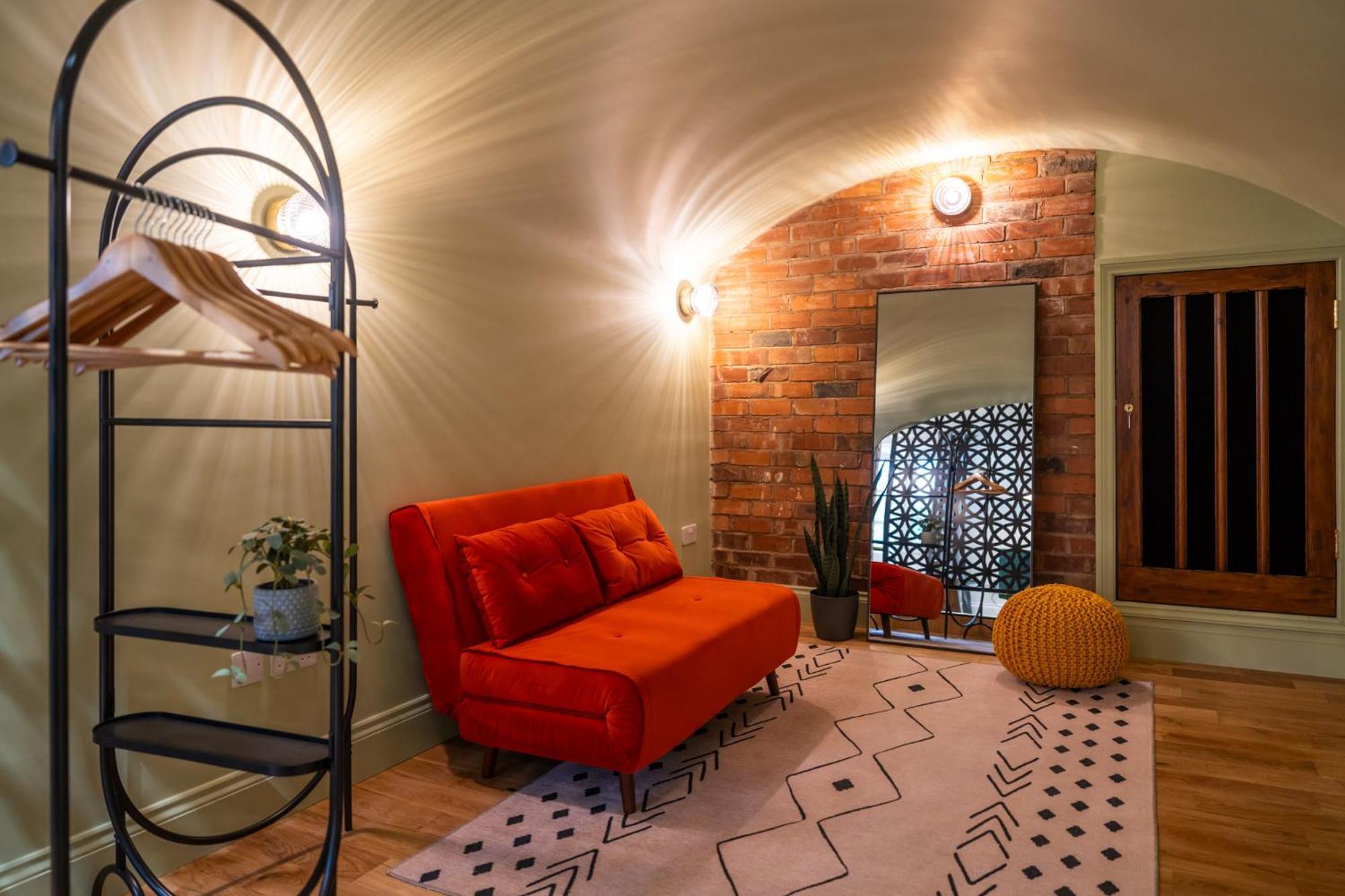 Commandery Vaults - Luxury Apartment In City Centre With Sky Tv Worcester Exterior photo