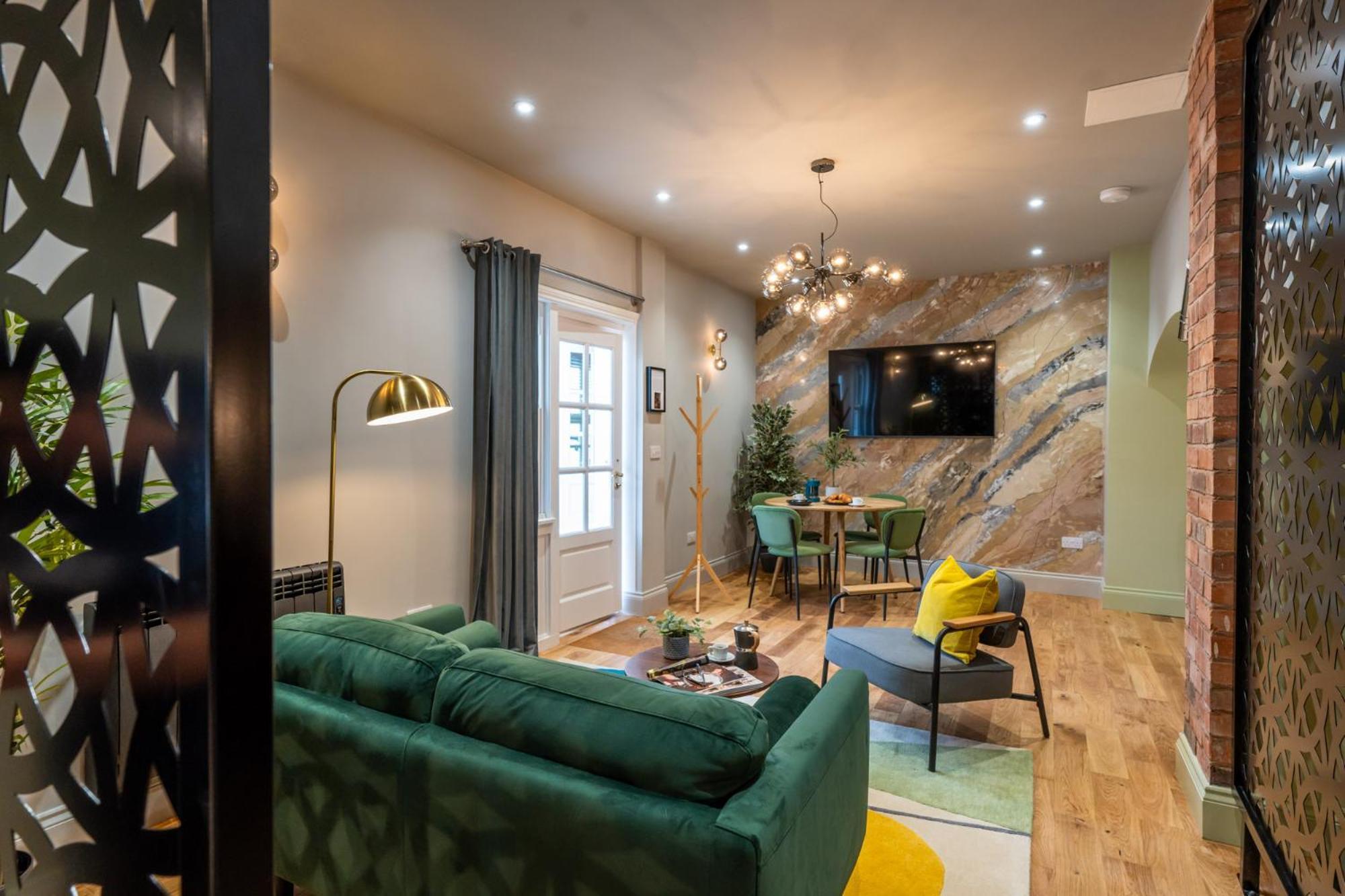 Commandery Vaults - Luxury Apartment In City Centre With Sky Tv Worcester Exterior photo