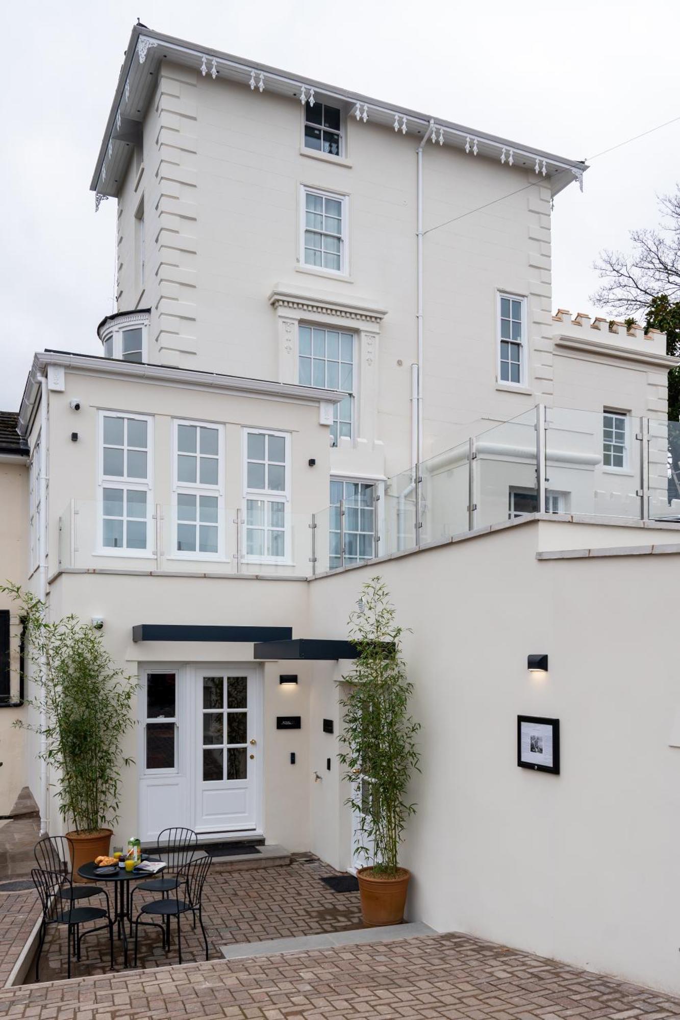 Commandery Vaults - Luxury Apartment In City Centre With Sky Tv Worcester Exterior photo