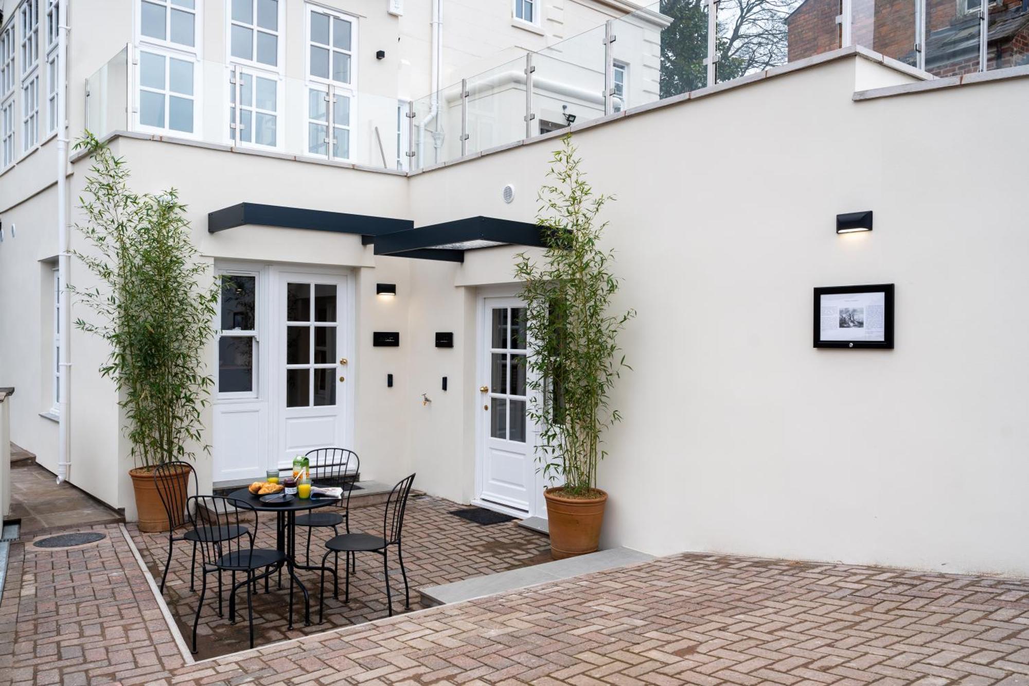 Commandery Vaults - Luxury Apartment In City Centre With Sky Tv Worcester Exterior photo