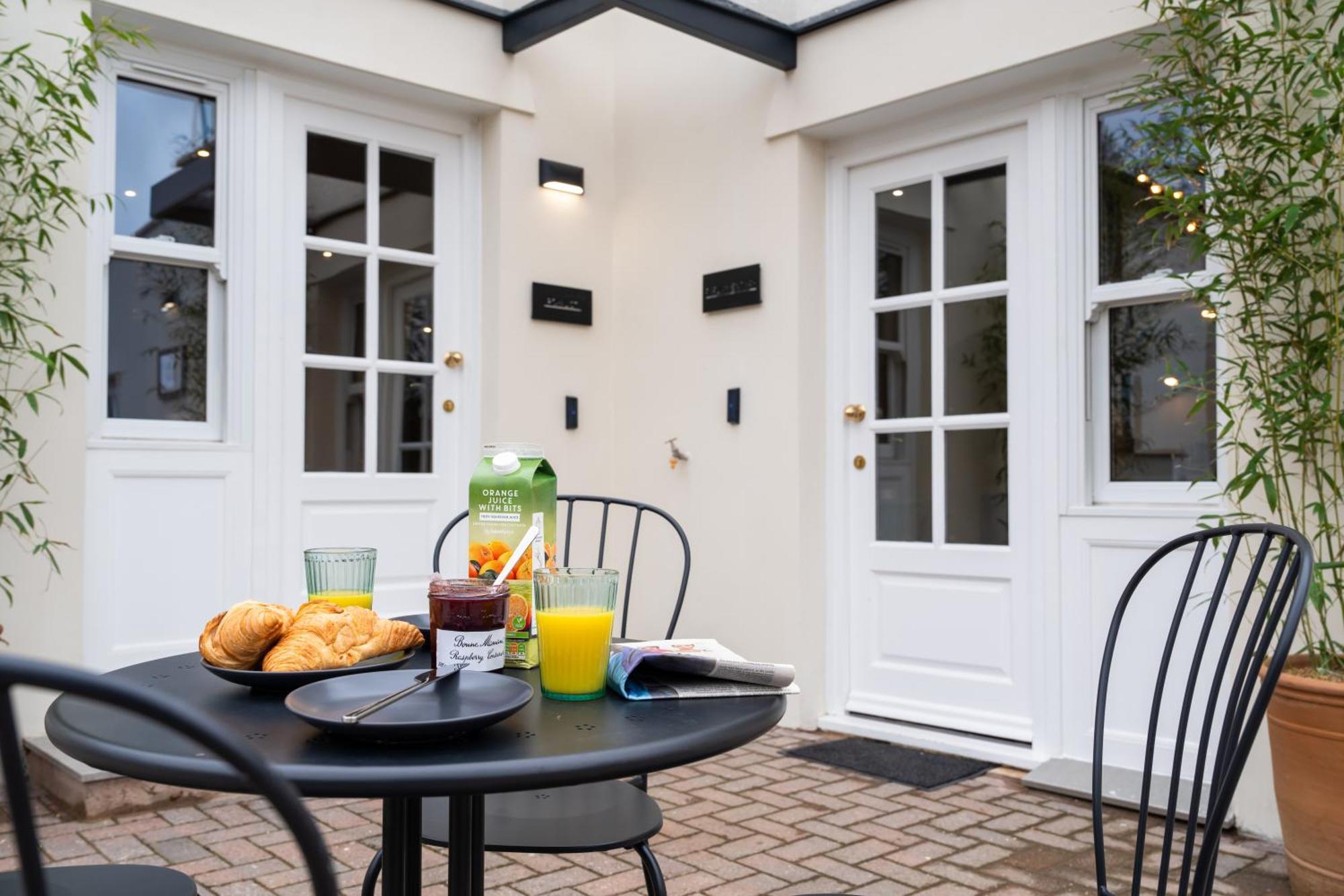 Commandery Vaults - Luxury Apartment In City Centre With Sky Tv Worcester Exterior photo